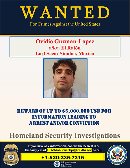 En la imagen se ve un cartel de “Buscado” de la Homeland Security de Estados Unidos ofreciendo hasta cinco millones de dólares de recompensa por información que lleve a la captura y convicción de Ovidio Guzmán-López.