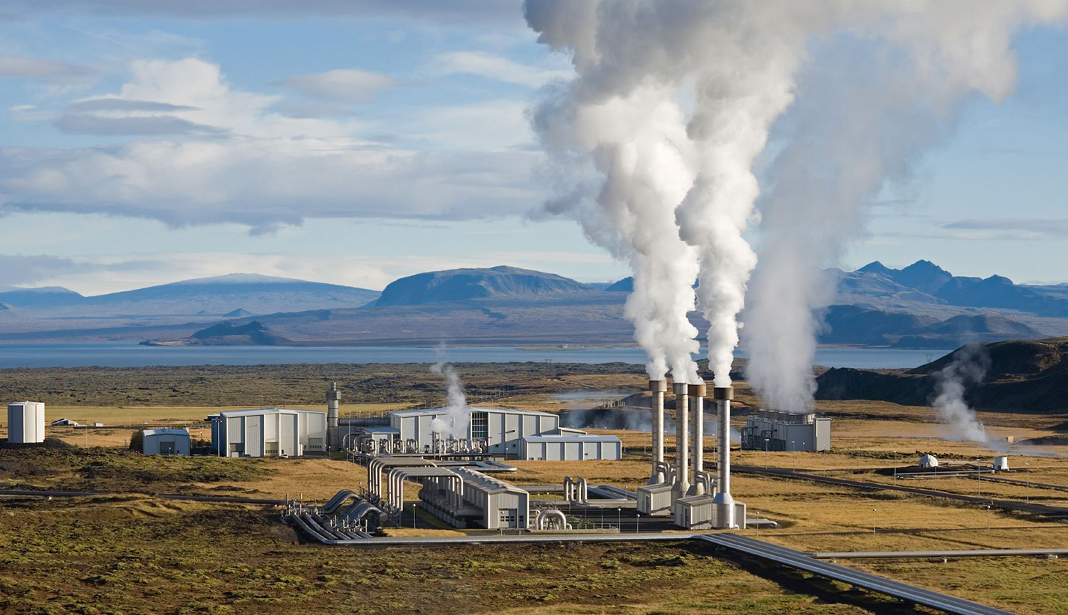 Foto de una planta de energía geotérmica en Islandia.